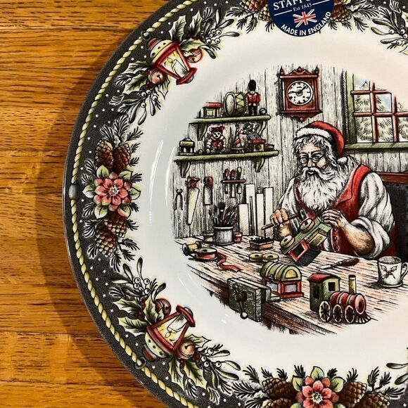 Royal Stafford “Santa’s Workshop” lantern border salad plates set of 4 NWT - Picture 4 of 5